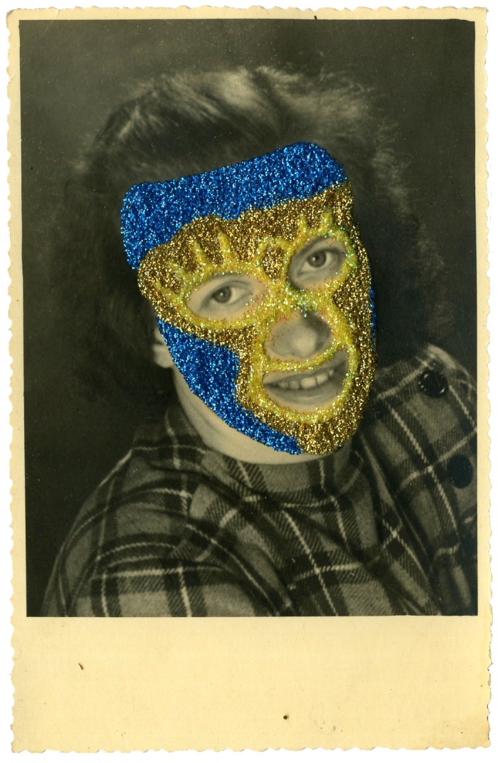 femme or jaune et bleu